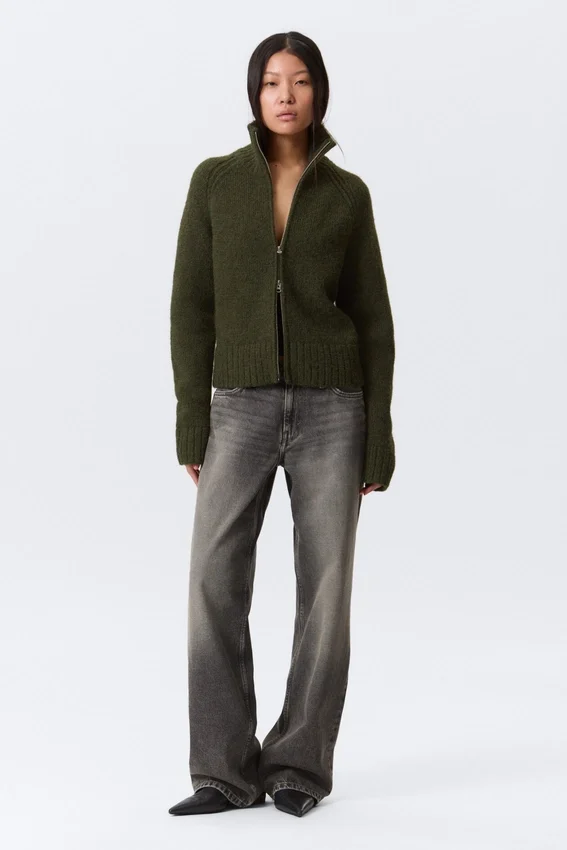 Soft Knitted Fitted Zip Cardigan – Dark Mossy Green Soft Knitted Fitted Zip Cardigan – Dark Mossy Green