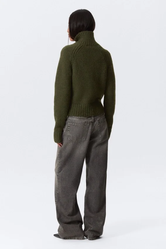 Soft Knitted Fitted Zip Cardigan – Dark Mossy Green Soft Knitted Fitted Zip Cardigan – Dark Mossy Green