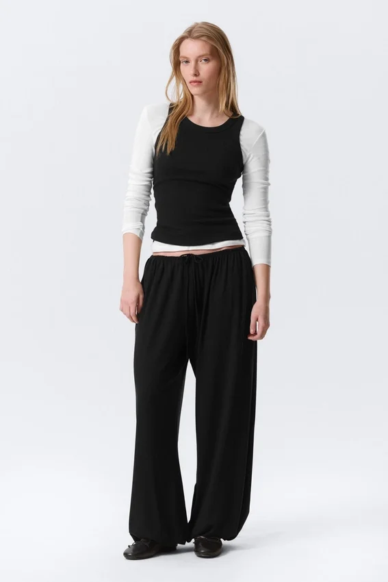 Soft Mid-Rise Balloon Trousers – Black Soft Mid-Rise Balloon Trousers – Black