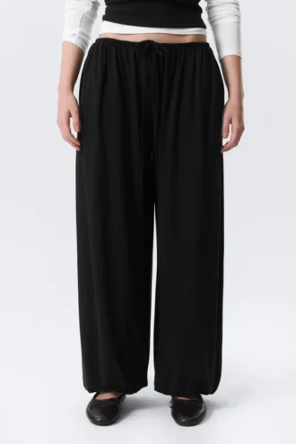 Soft Mid-Rise Balloon Trousers – Black