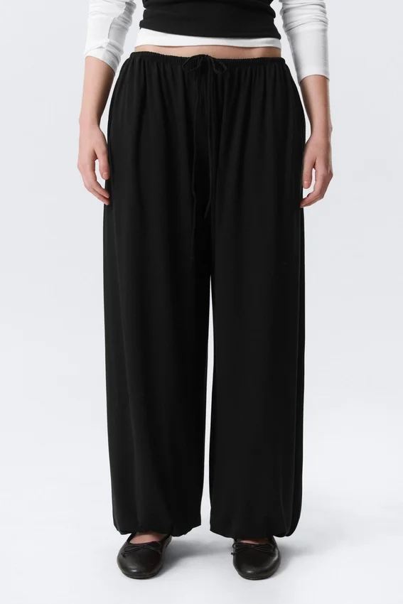 Soft Mid-Rise Balloon Trousers – Black Soft Mid-Rise Balloon Trousers – Black