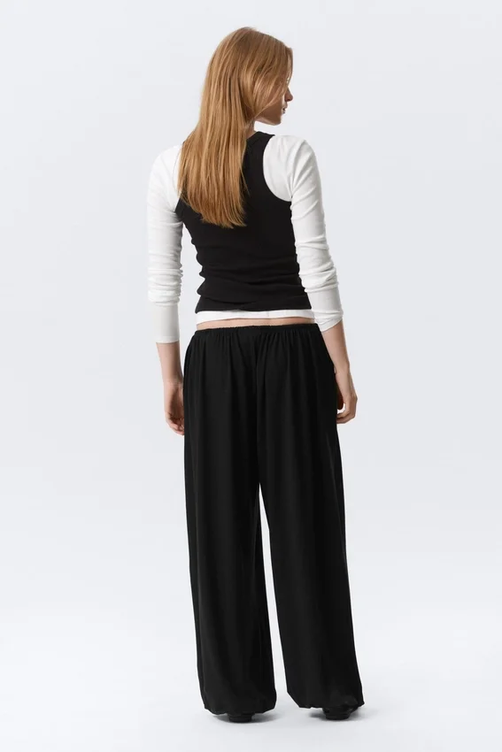 Soft Mid-Rise Balloon Trousers – Black Soft Mid-Rise Balloon Trousers – Black