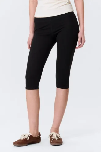 Soft Mid Rise Capri Leggings – Black