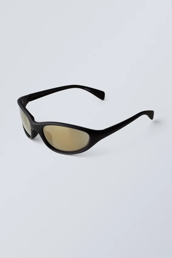 Sporty Oval Sunglasses – Black W. Golden Lenses Sporty Oval Sunglasses – Black W. Golden Lenses