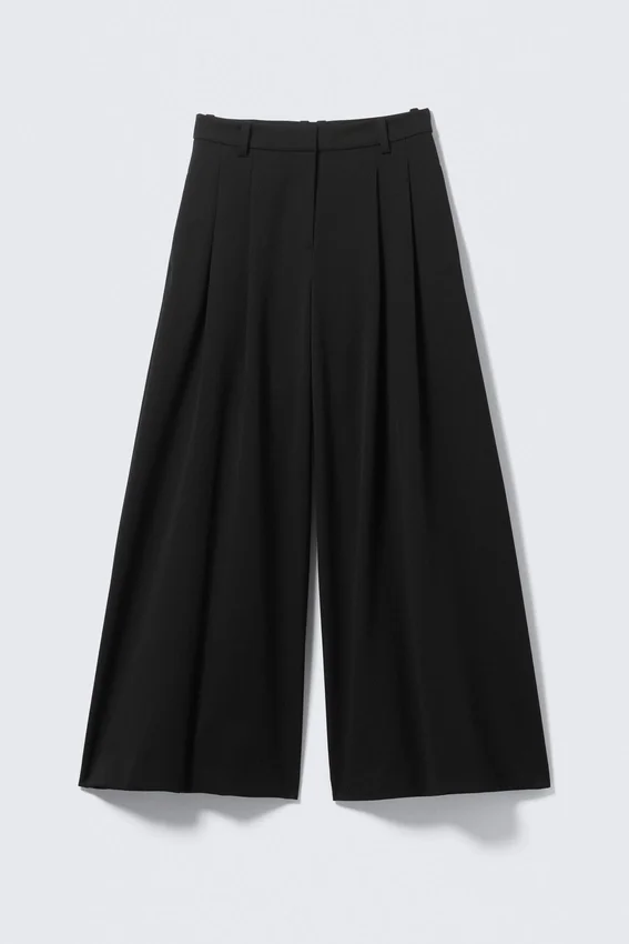 Super Wide Pleated Suiting Trousers – Black Super Wide Pleated Suiting Trousers – Black