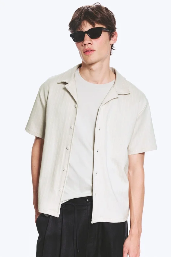 Textured Short-Sleeved Resort Shirt – Light Dusty Mole Textured Short-Sleeved Resort Shirt – Light Dusty Mole