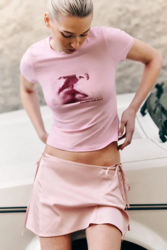 Tight Graphic Mini T-Shirt – Pink – Kiss Tight Graphic Mini T-Shirt – Pink – Kiss