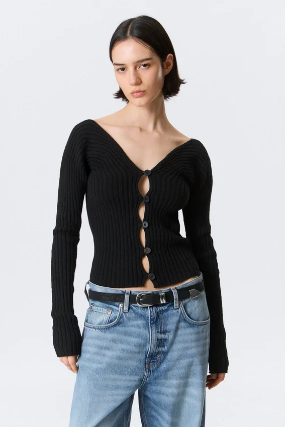 Tight Knitted V-Neck Cardigan – Black Tight Knitted V-Neck Cardigan – Black