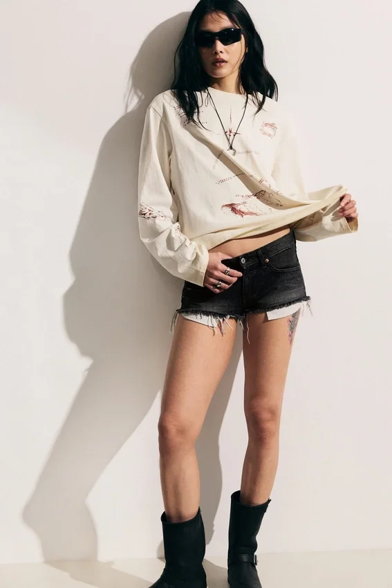 Venus Frayed Low Rise Denim Hotpants – Chelsea Black – Black Venus Frayed Low Rise Denim Hotpants – Chelsea Black – Black