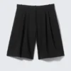 Wide Pleated Tailored Shorts – Black Wide Pleated Tailored Shorts – Black