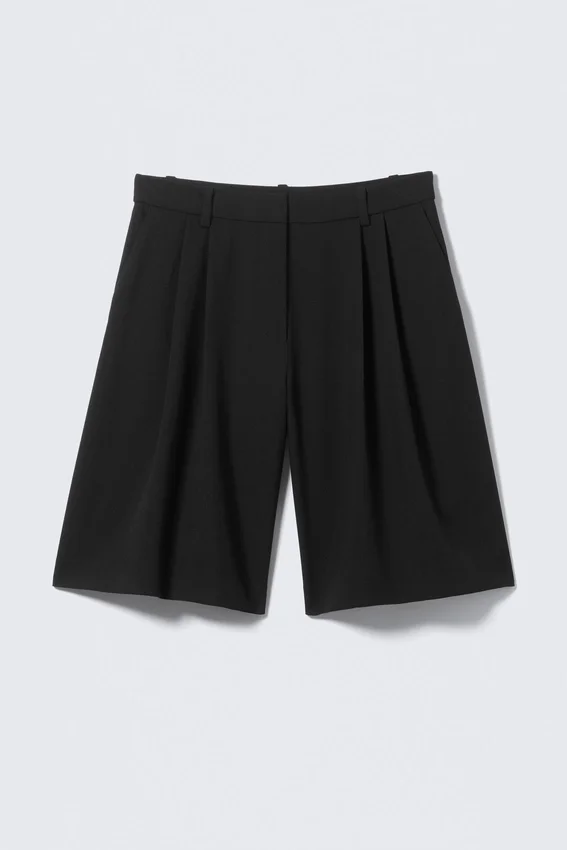 Wide Pleated Tailored Shorts – Black Wide Pleated Tailored Shorts – Black