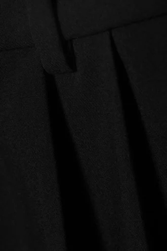 Wide Pleated Tailored Shorts – Black
