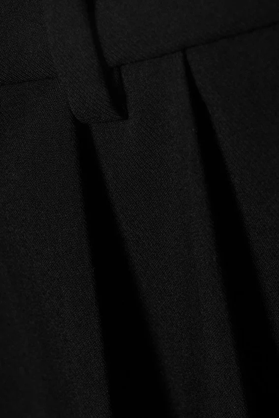 Wide Pleated Tailored Shorts – Black Wide Pleated Tailored Shorts – Black