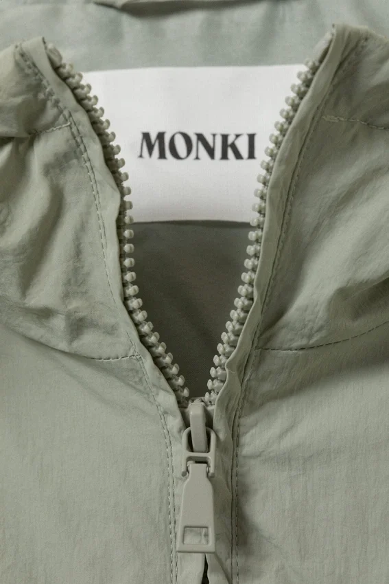 Windbreaker Nylon Jacket – Dusty Khaki Green Windbreaker Nylon Jacket – Dusty Khaki Green